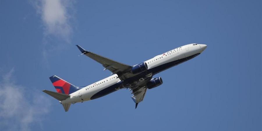 تذاكر الطيران تشتعل مع ارتفاع أسعار الوقود والطلب القياسي على السفر