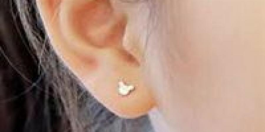 لسرقة قرطها الذهبي.. إلقاء طفله في البحر اليوسفي بالمنيا والعنايه الإلهيه تنقذها