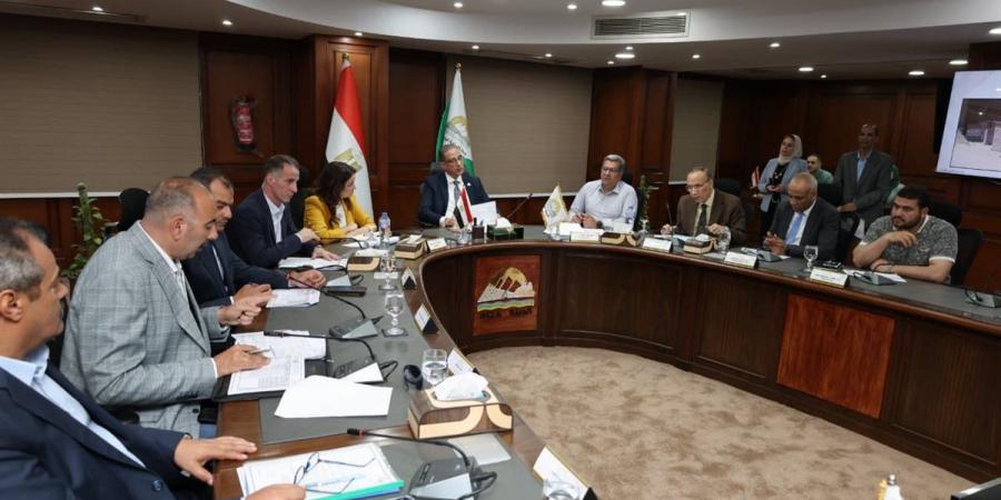 محافظ الجيزة لرؤساء الأحياء: الاستجابة لمطالب المواطنين تُمثل أولوية قصوى