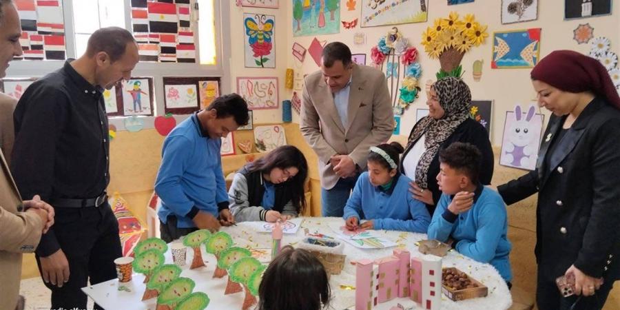 معرض منتجات يديوية لطلاب المدارس الفكرية في دمياط