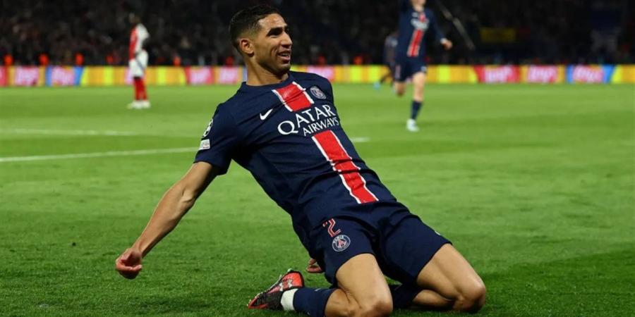 أشرف حكيمي يواجه خطر الغياب عن إياب بايرن ميونخ