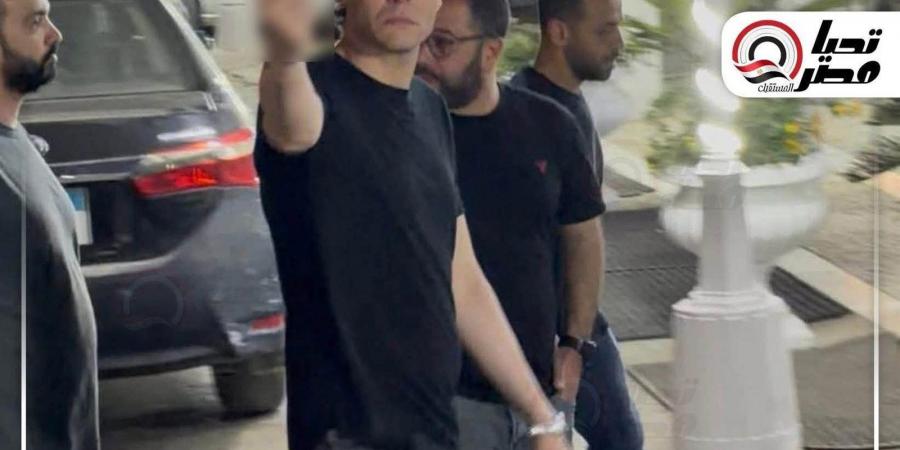 حركة غير أخلاقية.. أمير عيد يثير الجدل في عزاء والد طليقته ليلى الفاروق|صورة