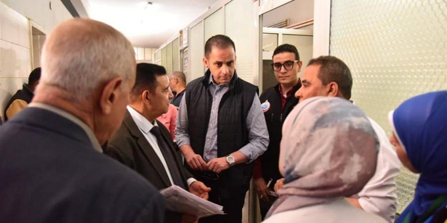 جولة مفاجئة لنائب وزير الصحة بالقليوبية تحاسب المقصرين وتدعم الجادين