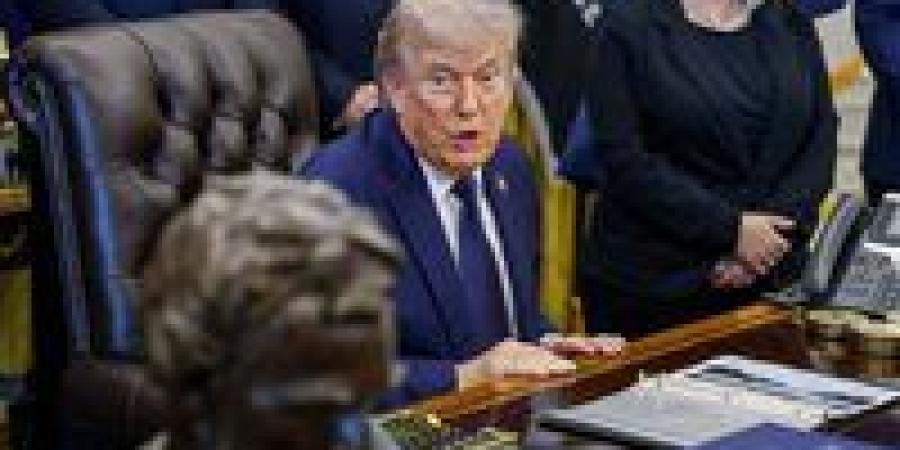 مع استمرار إغلاق هرمز.. كيف يسعى ترامب لاحتواء صدمة أسعار البنزين؟