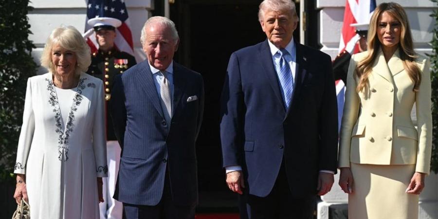 «لولانا لتحدثتم الفرنسية».. «قصف جبهة» بين الملك تشارلز وترامب