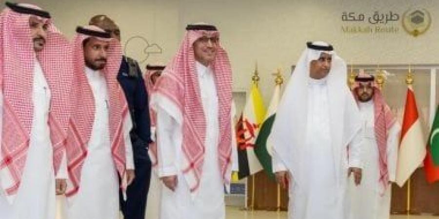 محافظ "الزكاة والضريبة والجمارك" بالسعودية يزور صالة مبادرة طريق مكة بجدة