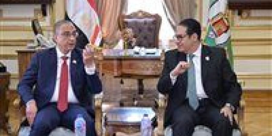 جامعة القاهرة: عدم حرمان أي طالب من أداء الامتحان بسبب المصروفات