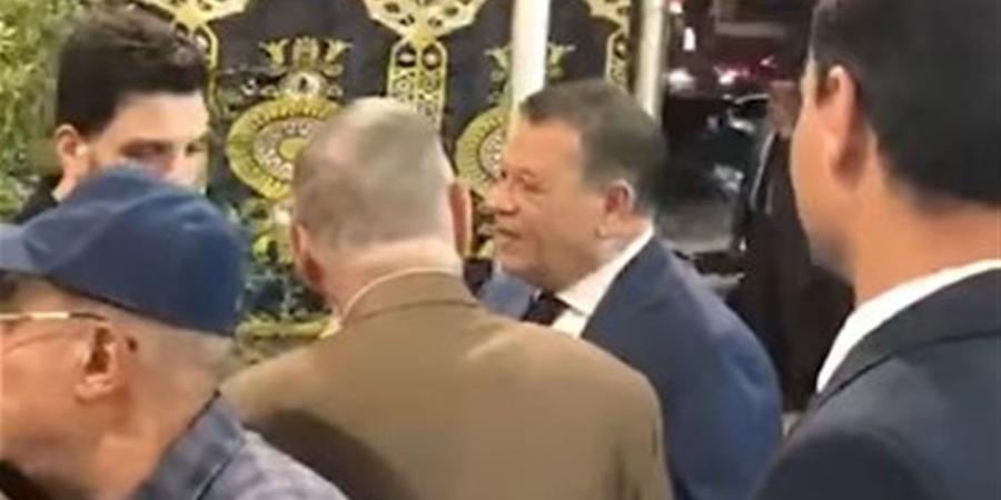 محامى الأهلى يقدم واجب العزاء فى مختار نوح(فيديو)