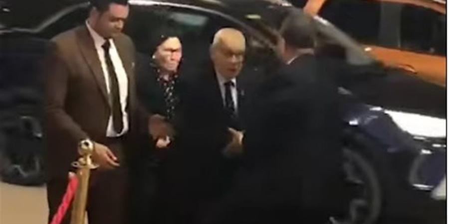 عم مختار نوح يتلقى واجب العزاء في نجل شقيقه بالخلفاء الراشدين (فيديو)