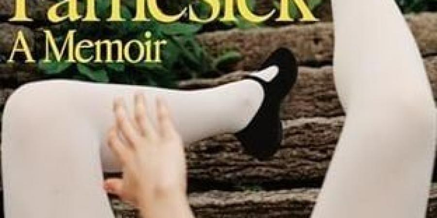 ماذا يقرأ الغرب.. سياسة وسير وقضايا مجتمعية فى قائمة الأكثر مبيعا