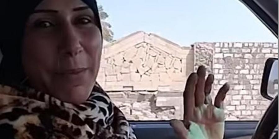 سيدة الميكروباص تروي قصتها: «ادعولي ربنا يرزقني» (فيديو)