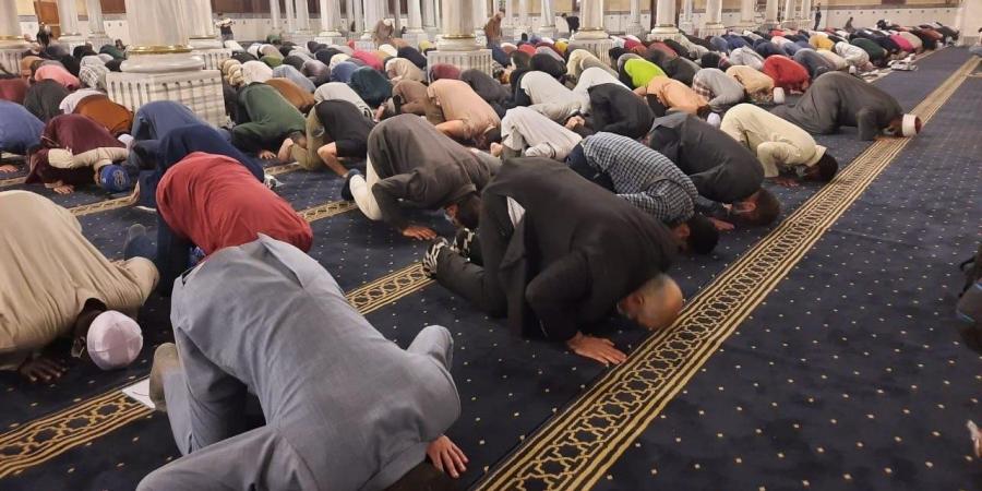 موعد صلاة العشاء اليوم الجمعة حسب التوقيت المحلي