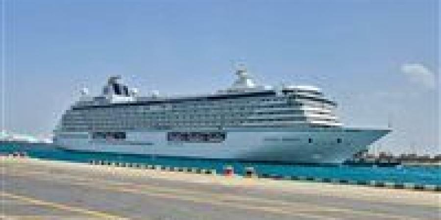 ميناء السخنة يستقبل السفينة (CRYSTAL SERENITY) بحمولة 1100 فرد
