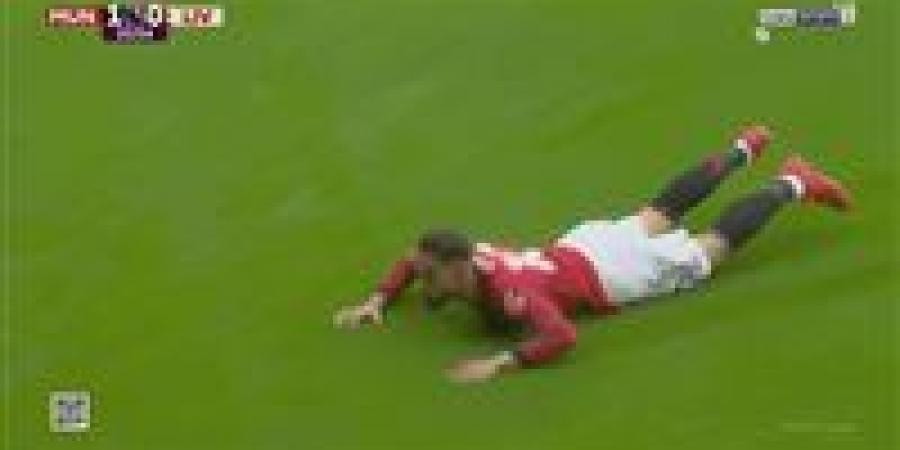 man united vs liverpool.. تابع الآن مباراة مانشستر يونايتد وليفربول في الدوري الإنجليزي الممتاز