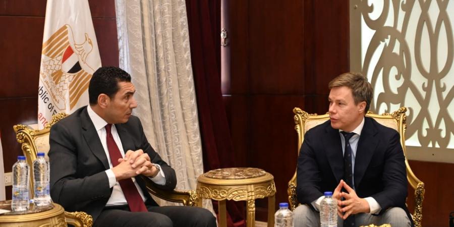 وزير الرياضة يلتقي نائب رئيس الأولمبية الروسية ورئيس مجموعة ماراثون