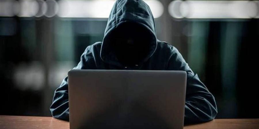 من الحساب الوهمي إلى السجن.. القانون يواجه الجرائم الرقمية بعقوبات صارمة
