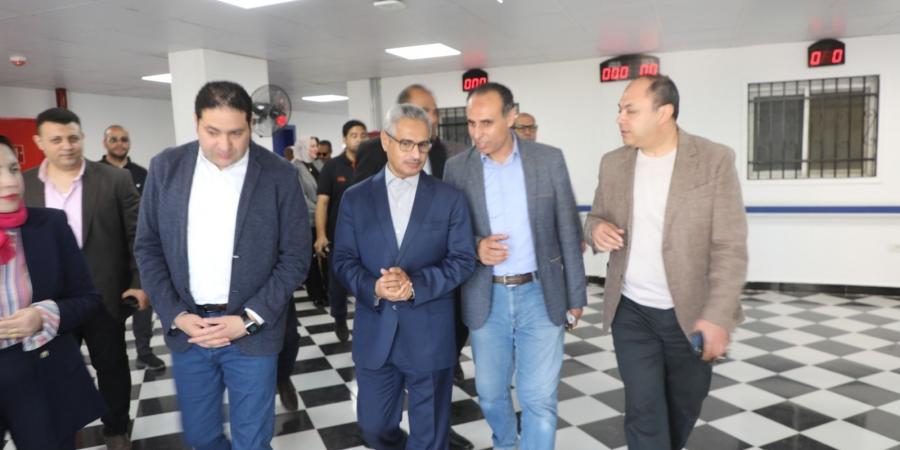 محافظ بني سويف يتابع تطوير المركز الطبي بشرق النيل ومجمع صناعات غذائية بسمسطا