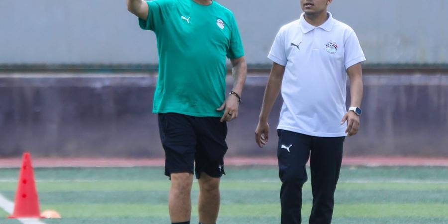 أوسكار رويز يجتمع بحكام مباريات الأهلي والزمالك وبيراميدز ويراجع أخطائهم