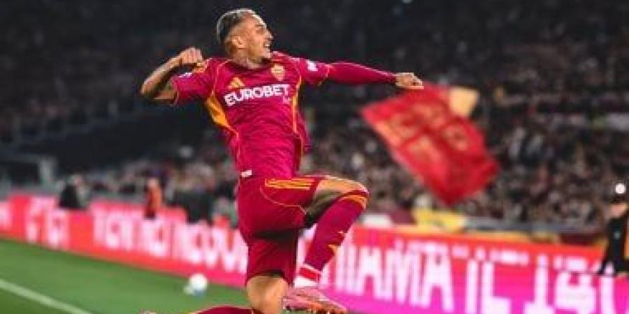 روما ضد فيورنتينا.. الذئاب يتقدمون بثلاثية في الشوط الأول