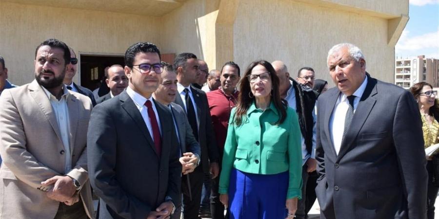 وزيرة الثقافة ومحافظ مطروح يتفقدان قصر الثقافة وعدد من الفعاليات الثقافية والتراثية