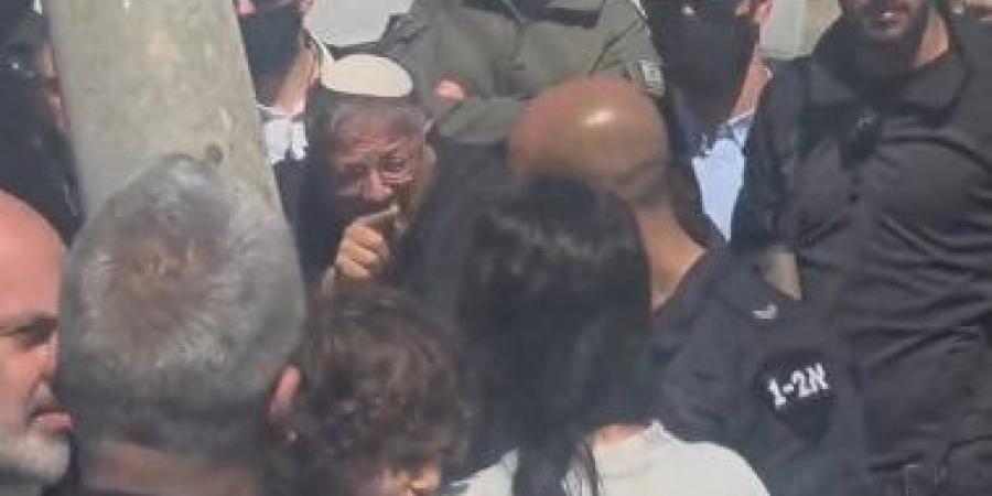 وزير إسرائيلي يقتحم يافا ويهدد الفلسطينيين: أنا صاحب الأرض وليس أنتم
