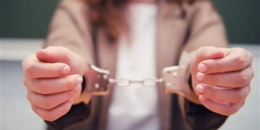 ضبط سيدتين لاتهامهما بالتعدي بالسب والتلويح بإشارات خادشة لشخص بالقاهرة