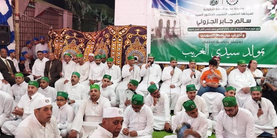 على أنغام "تحيا مصر".. أهالي السويس يحتفلون بمولد سيدي الغريب (صور)