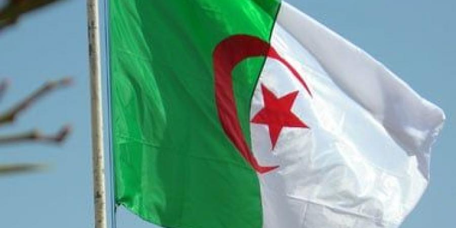 فرنسا تستأنف ترحيل الجزائريين ذوى الوضع غير النظامى