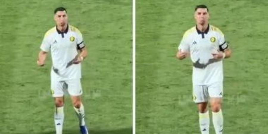 كريستيانو رونالدو يستفز جماهير الشباب بالرقص بعد هتاف "ميسي" (فيديو)