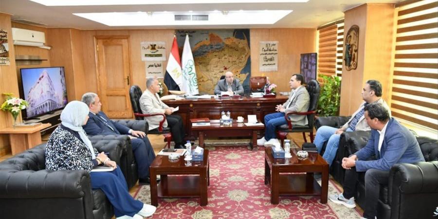 محافظ الفيوم يناقش مع معاون وزير الإسكان معوقات مشروعات "القرض الأوروبي"