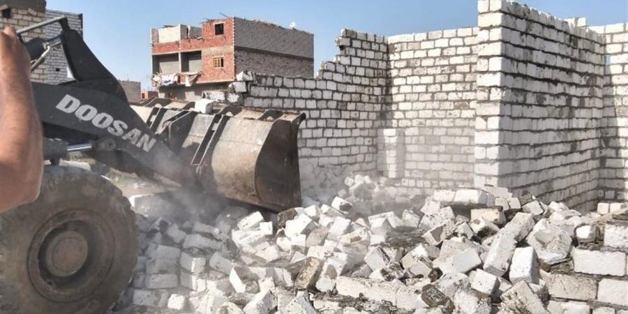 إزالة فورية لتعدٍ على أرض زراعية بقرية أولاد نجم القبلية في نجع حمادي بقنا