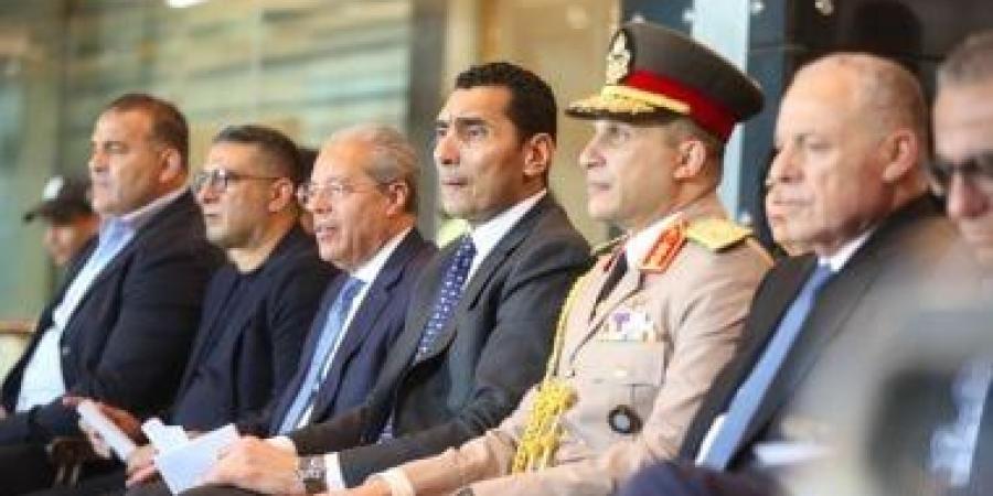 كبير الياوران ووزير الرياضة وأبو ريدة يسلمون الجوائز فى نهائى كأس مصر
