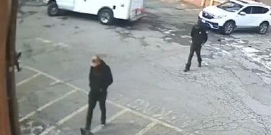 3 أشخاص يواجهون السجن 30 عاما بعد سطوهم المسلح على شاحنة تنقل منتجات أبل