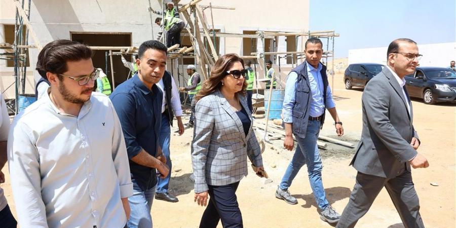 منال عوض تتفقد مشروع وحدة المضبوطات بالخانكة وتتابع معدلات التنفيذ