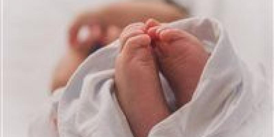 ابنتها أنجبته سفاحا.. سقوط مسنة بعد إلقاء رضيع داخل مقلب قمامة بالعجوزة