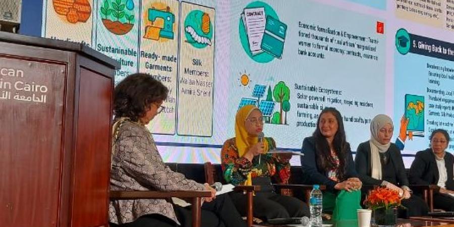 تكريم الزميلة أميرة شحاتة بمؤتمر السياسات العامة بالجامعة الأمريكية