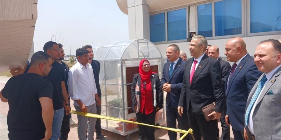 نائب وزير التعليم العالي يتفقد المشروعات الذكية الخضراء في جامعة دمياط
