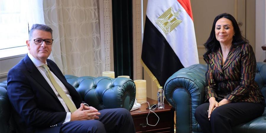 وزيرة التضامن تلتقي رئيس لجنة حقوق الإنسان بمجلس النواب