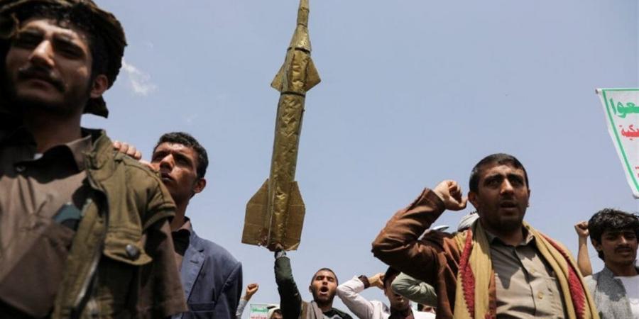 الحوثيون يطلقون تحذيرًا من "حرب ستحرق الجميع" إذا تجددت المواجهة الأمريكية مع إيران