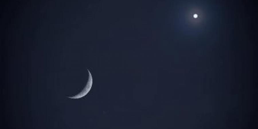 القمر مش موجود فى سماء الليل.. اعرف مرحلته ونسبة إضاءته
