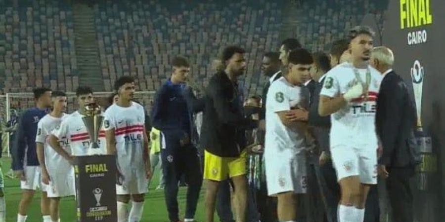 شاهد مراسم تتويج اتحاد العاصمة بكأس الكونفدرالية بعد الفوز على الزمالك