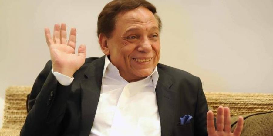 قهوة عكاشة وقرش صاغ ومقالب الطفولة.. كيف صنعت الحارة ملامح عادل إمام؟