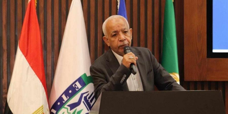 الجمل: فصل العامل لا يتم برسالة نصية والمحكمة العمالية "الفيصل"