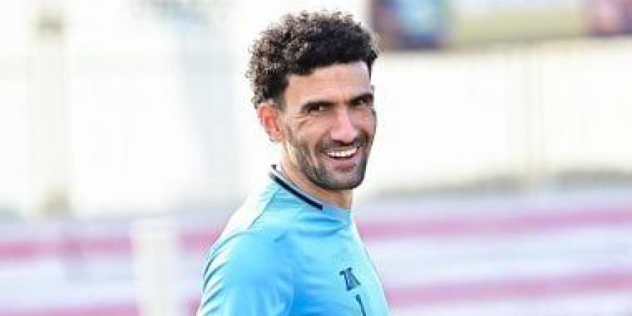 محمد عواد يقترب من حراسة مرمى الزمالك أمام سيراميكا فى مباراة حسم الدوري