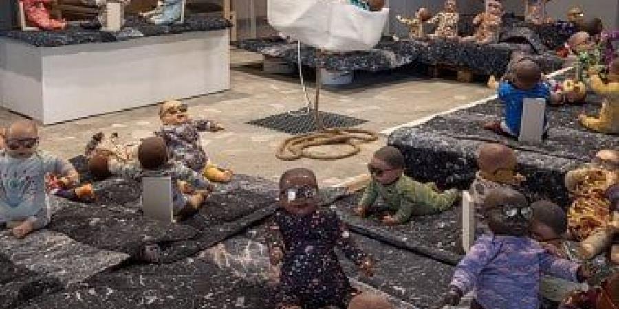 الأعمال المشاركة في بينالي فينسيا.. دمى وألسنة سائلة في جناحي اليابان والنمسا