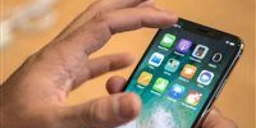 “اختطاف العقول في جيبك”.. كيف تسيطر على الموبايل قبل أن يسرق عمرك ؟