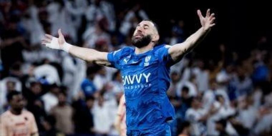 اتحاد جدة يطالب بـ 500 مليون ريال بعد انتقال بنزيما إلي الهلال