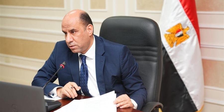 وزير العمل: الانتهاء من فحص أوراق 4 لجان عمالية تمهيدًا لاعتمادها