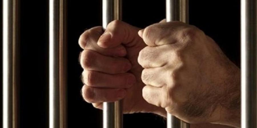 تسريب المحادثات الخاصة.. متى يتحول الفعل إلى جريمة؟