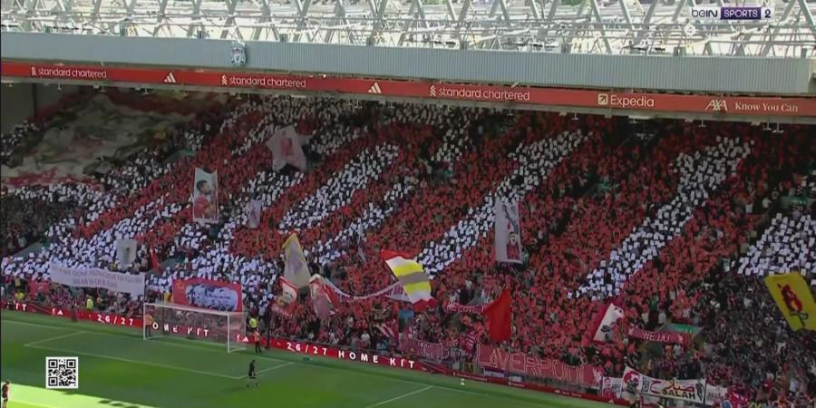 محمد صلاح يصطحب مكة وكيان للوداع.. والجماهير تكرمه بتيفو مميز (صور)